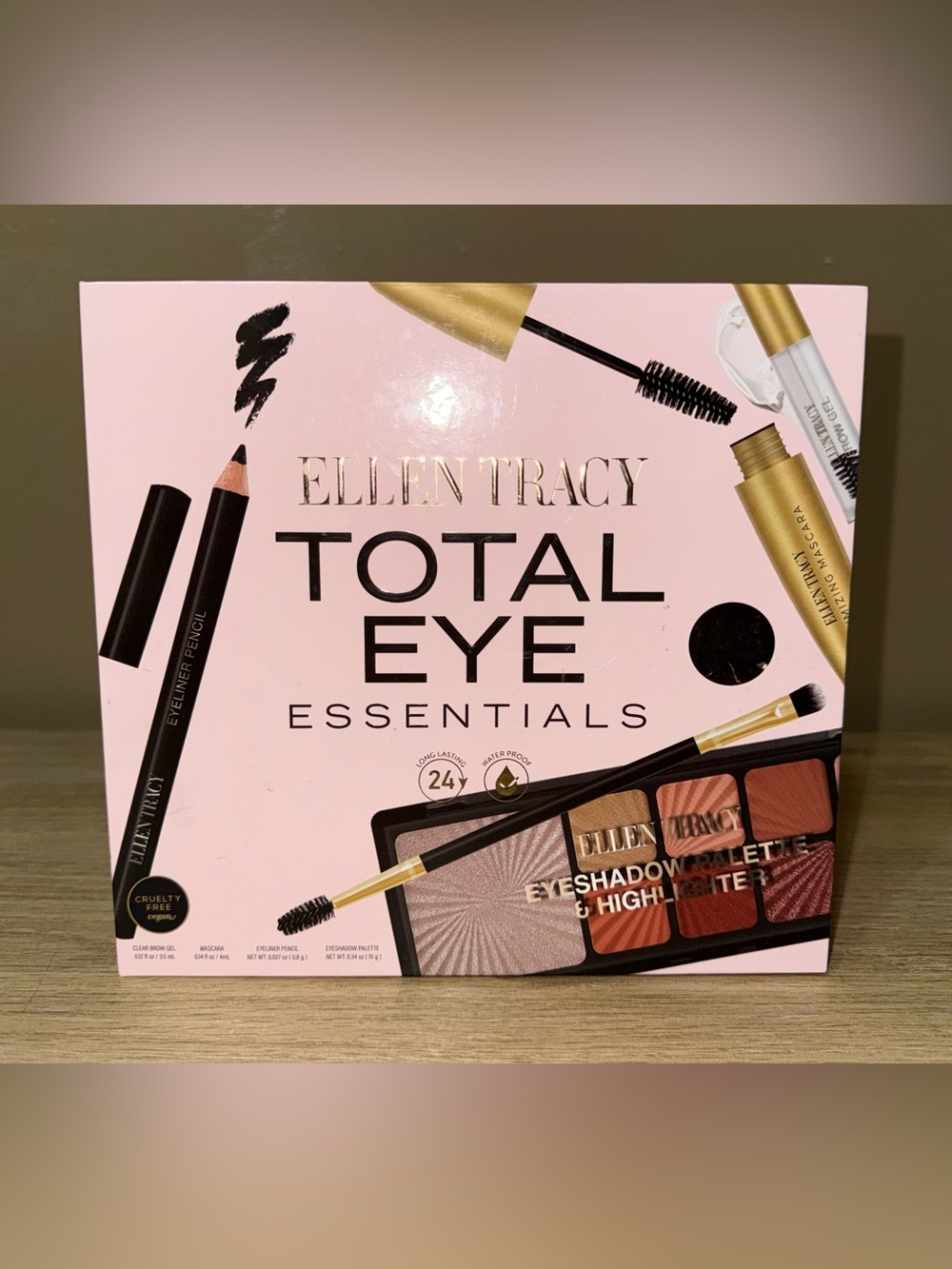 NWT ELLEN TRACY Total Eye Essentials -Makeup Set.